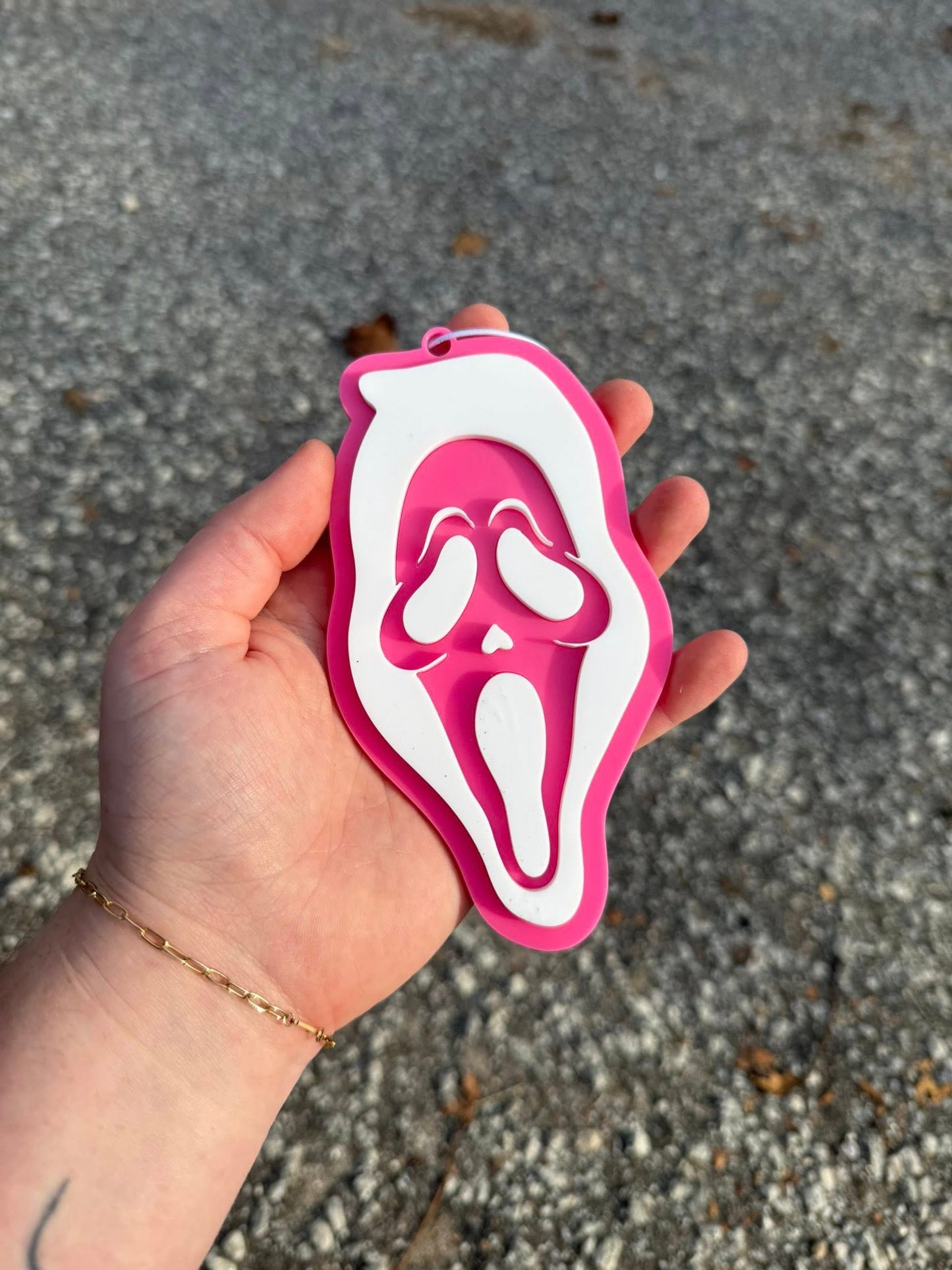 Scream Mask Car Charm (White/Pink)
